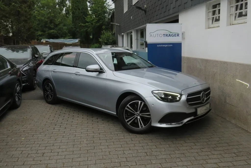 Mercedes-Benz E 200