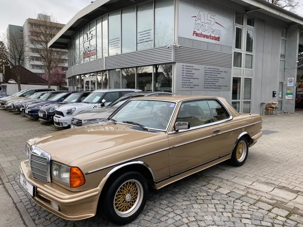 Mercedes-Benz 230