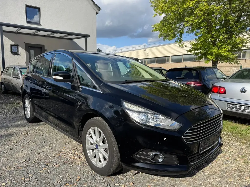 Ford S-Max Titanium Navi Klima 7 Sitzer 360 PDC Neu Reifen