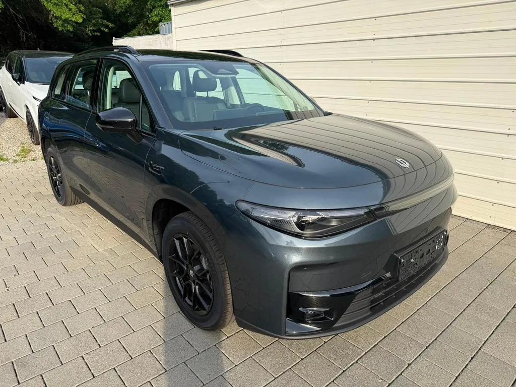 Leapmotor C10
