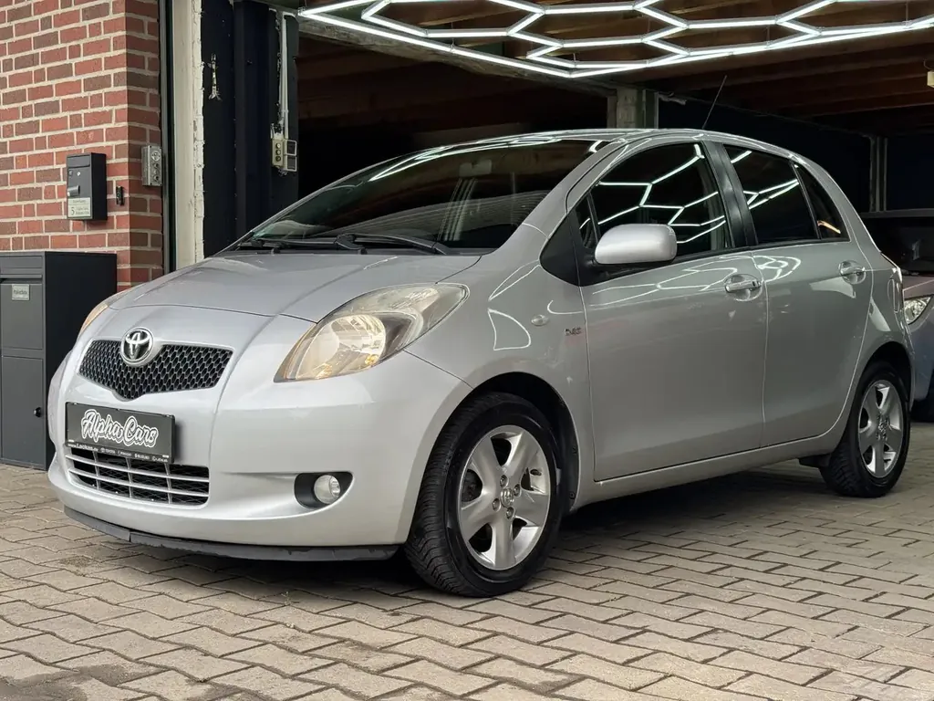 Toyota Yaris Executive 1.4 D-4D 1. Hand Keyless Klimaauto