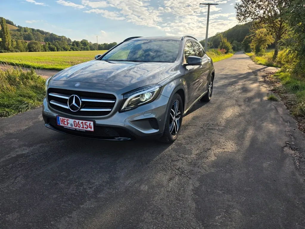Mercedes-Benz GLA 220