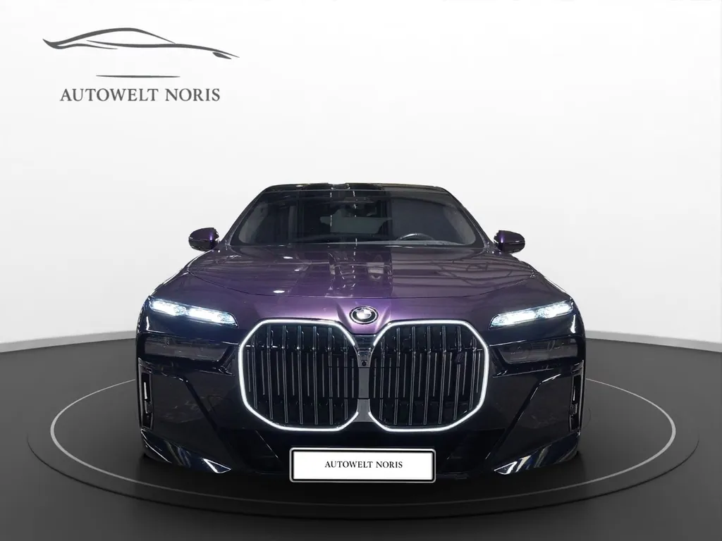 BMW i7