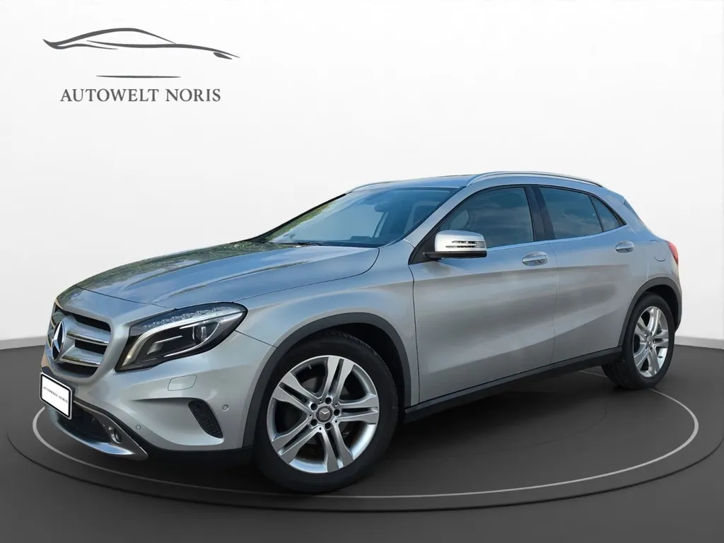 Mercedes-Benz GLA 200