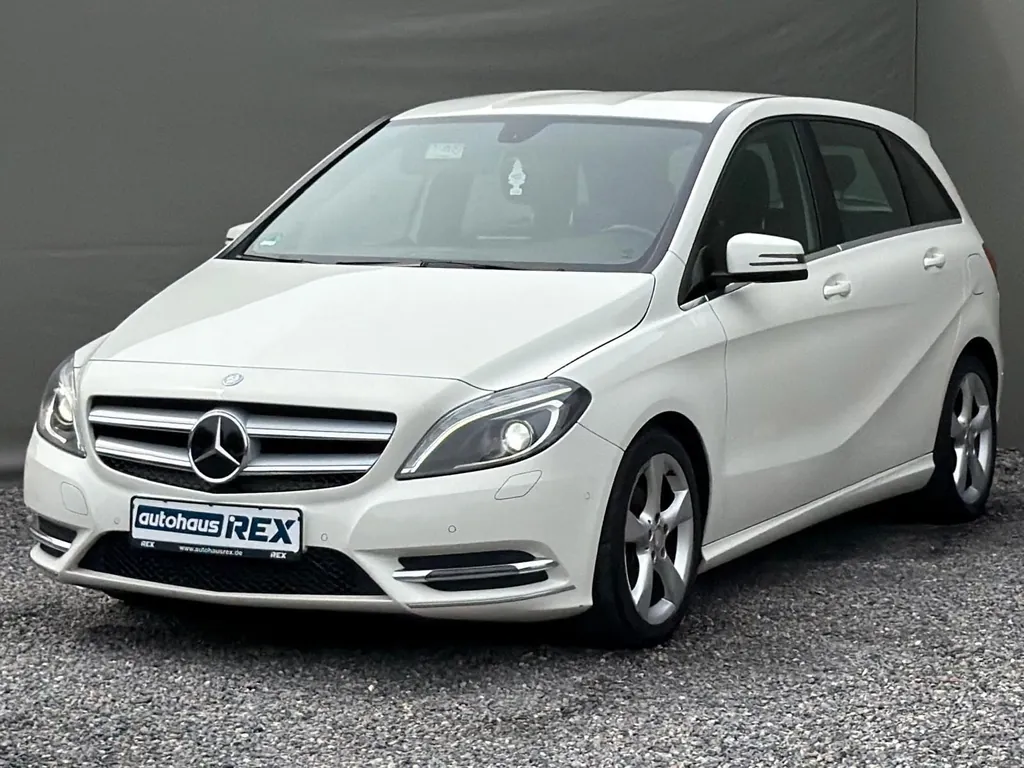 Mercedes-Benz B 180