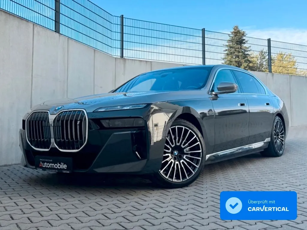 BMW i7