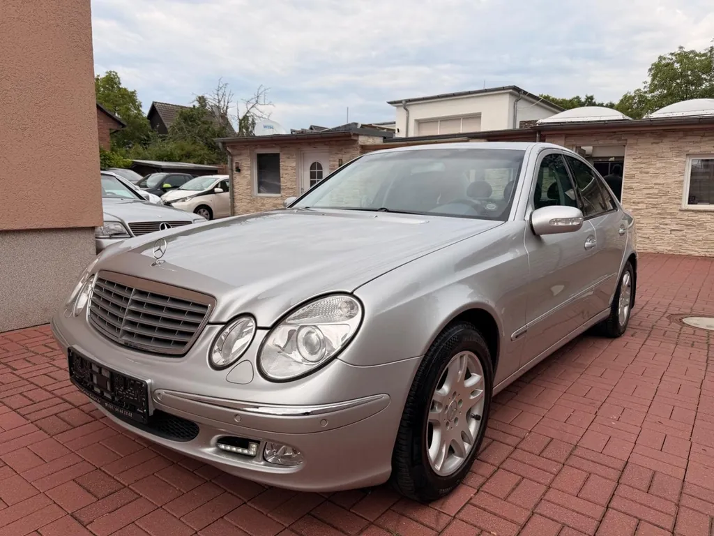 Mercedes-Benz E 240
