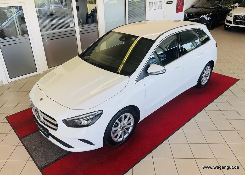 Mercedes-Benz B 180