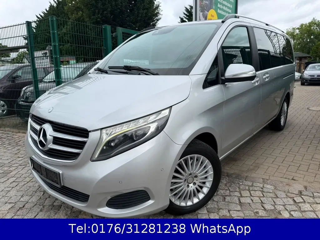 Mercedes-Benz 220