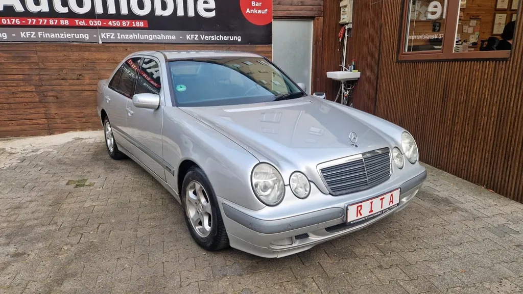 Mercedes-Benz E 200