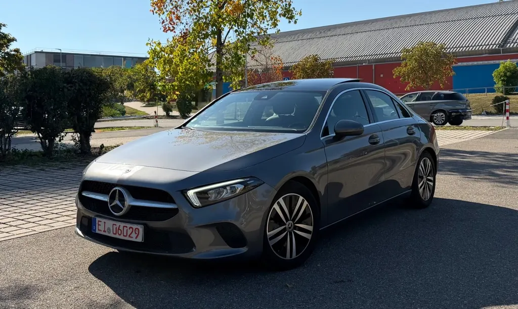 Mercedes-Benz A 220