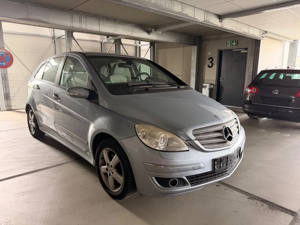 Mercedes-Benz B 200