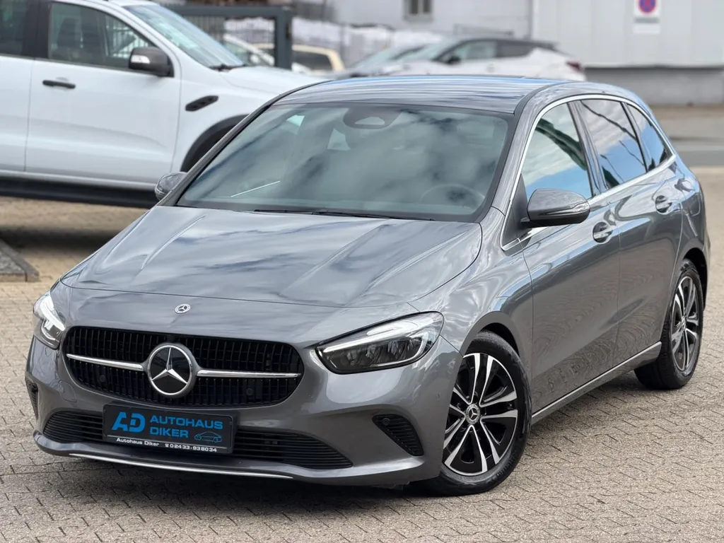 Mercedes-Benz B 180