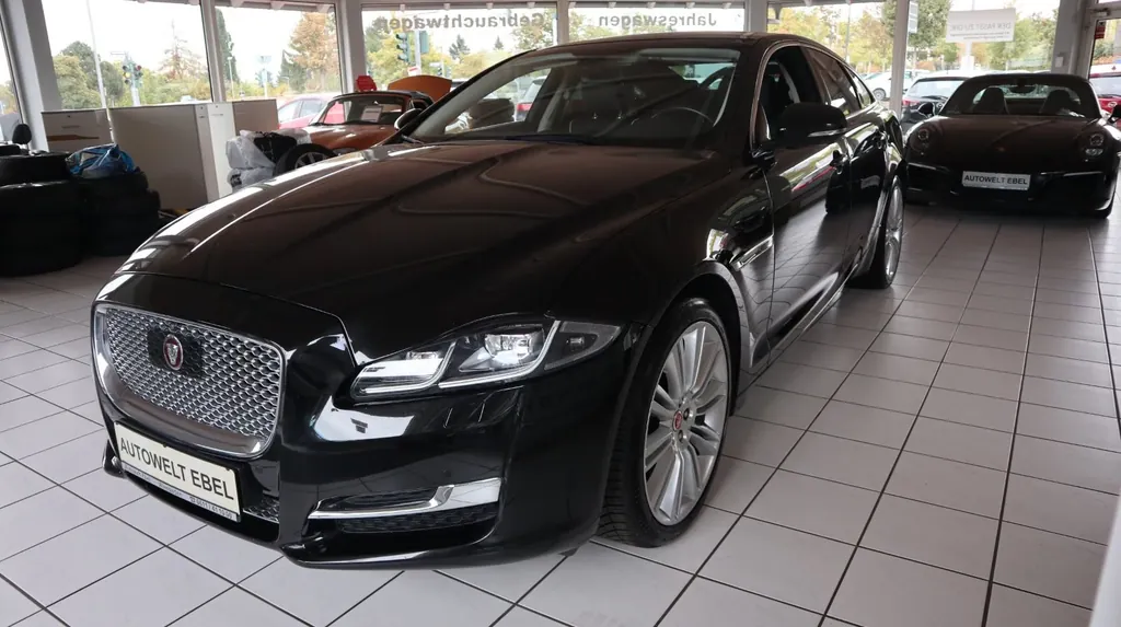 Jaguar XJ