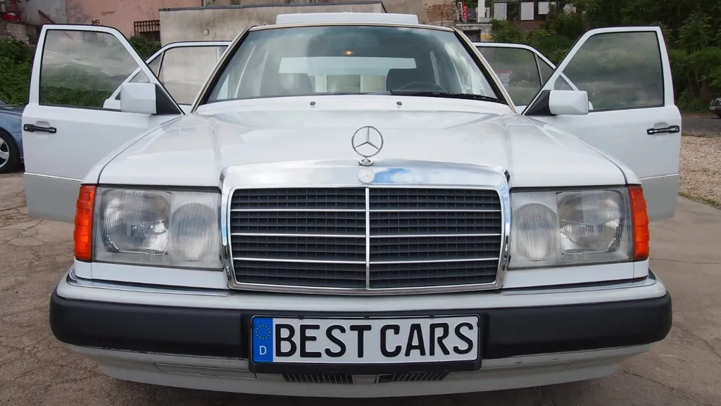 Mercedes-Benz E 230