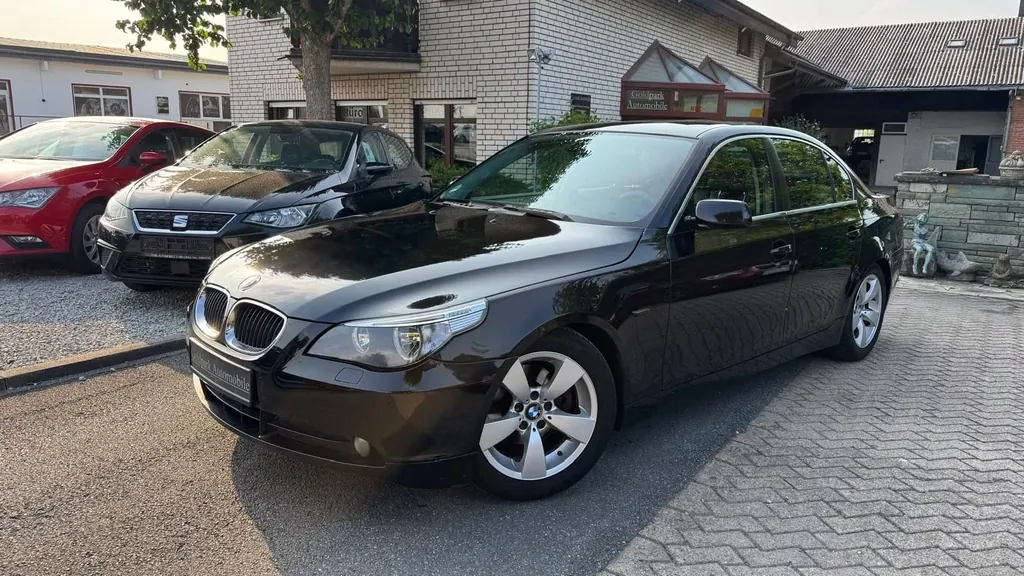 BMW 523