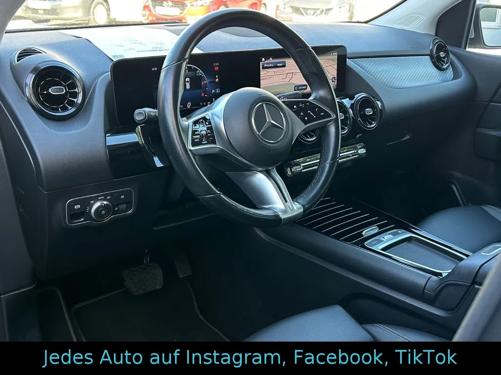 Mercedes-Benz B 180