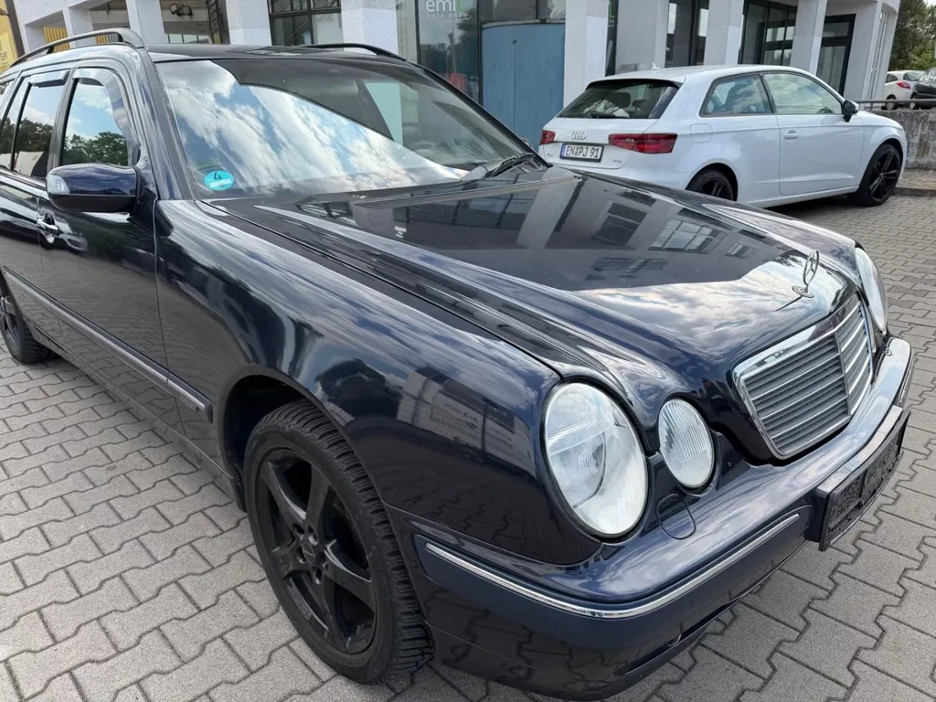 Mercedes-Benz E 320