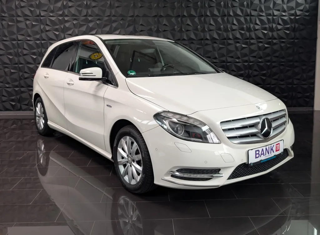 Mercedes-Benz B 180