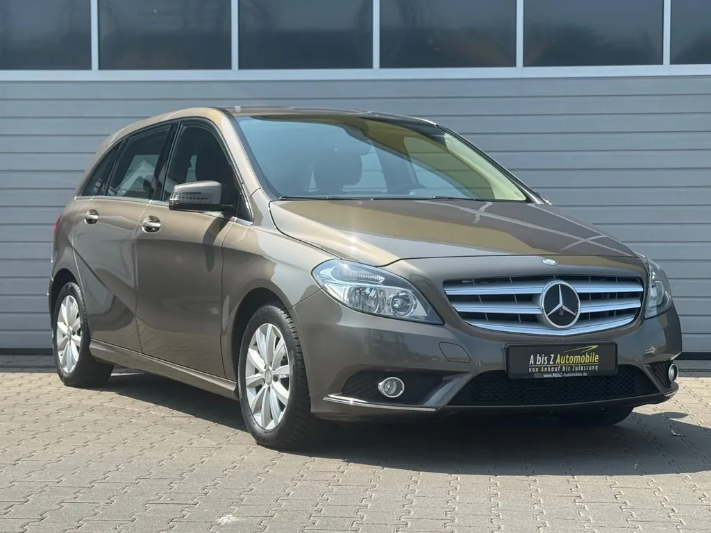 Mercedes-Benz B 180