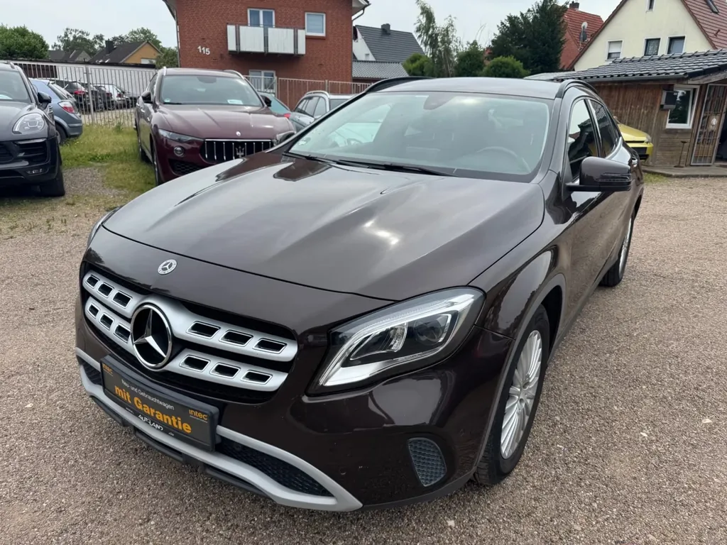 Mercedes-Benz GLA 200