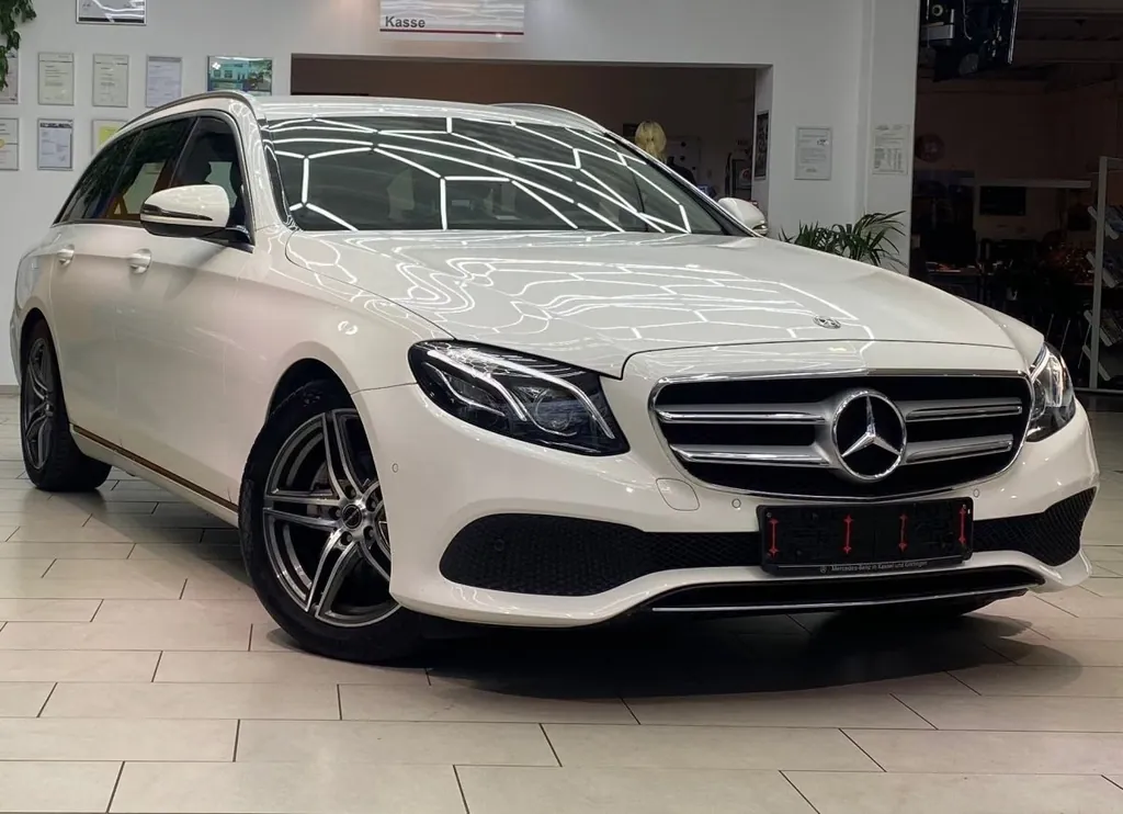 Mercedes-Benz E 220