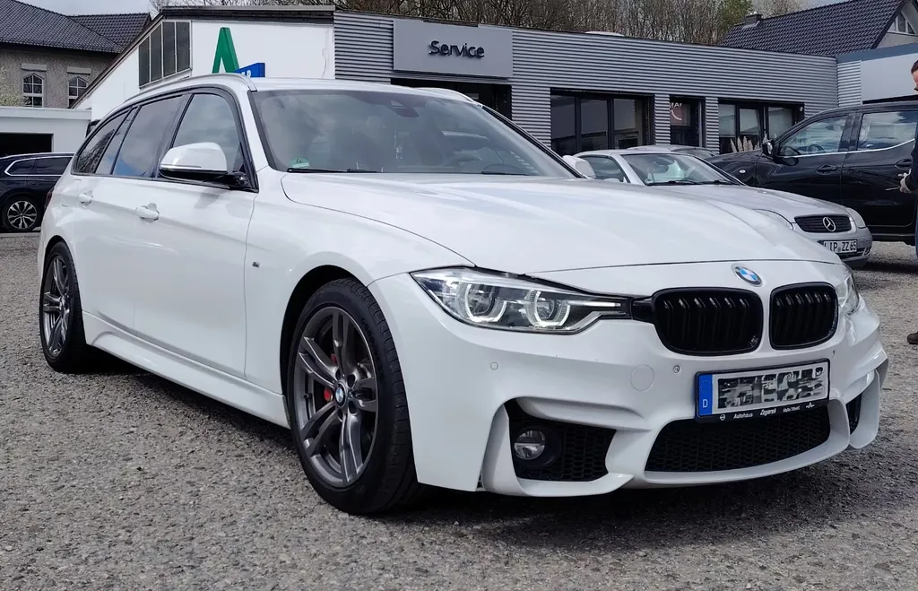 BMW 330