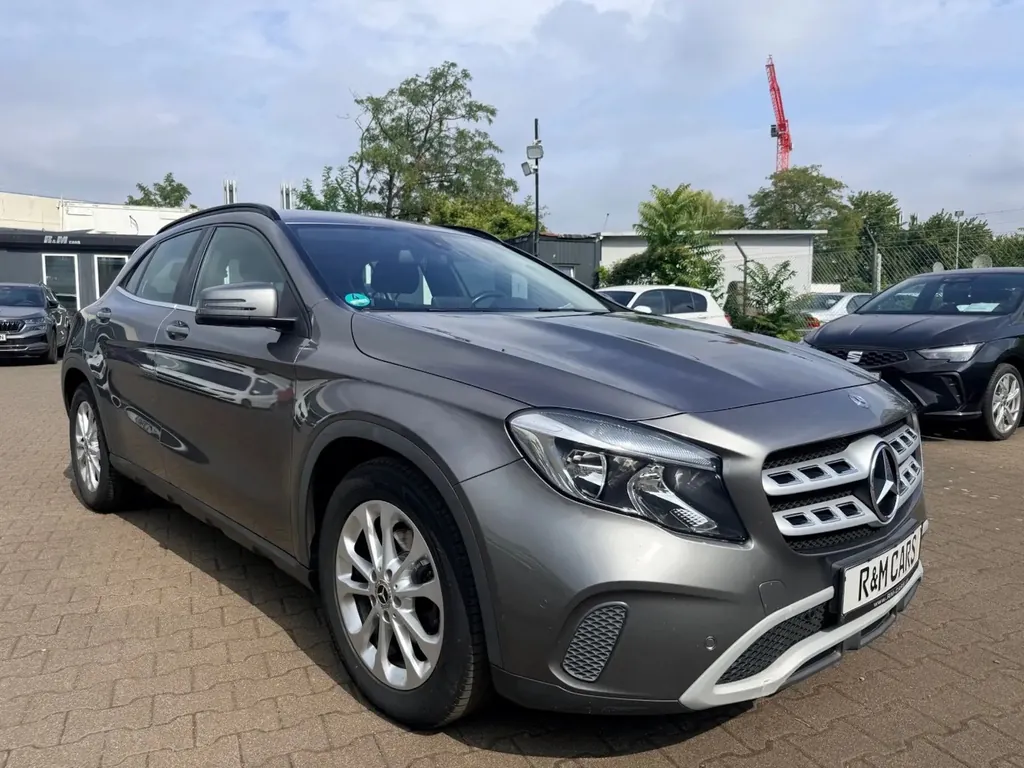 Mercedes-Benz GLA 180