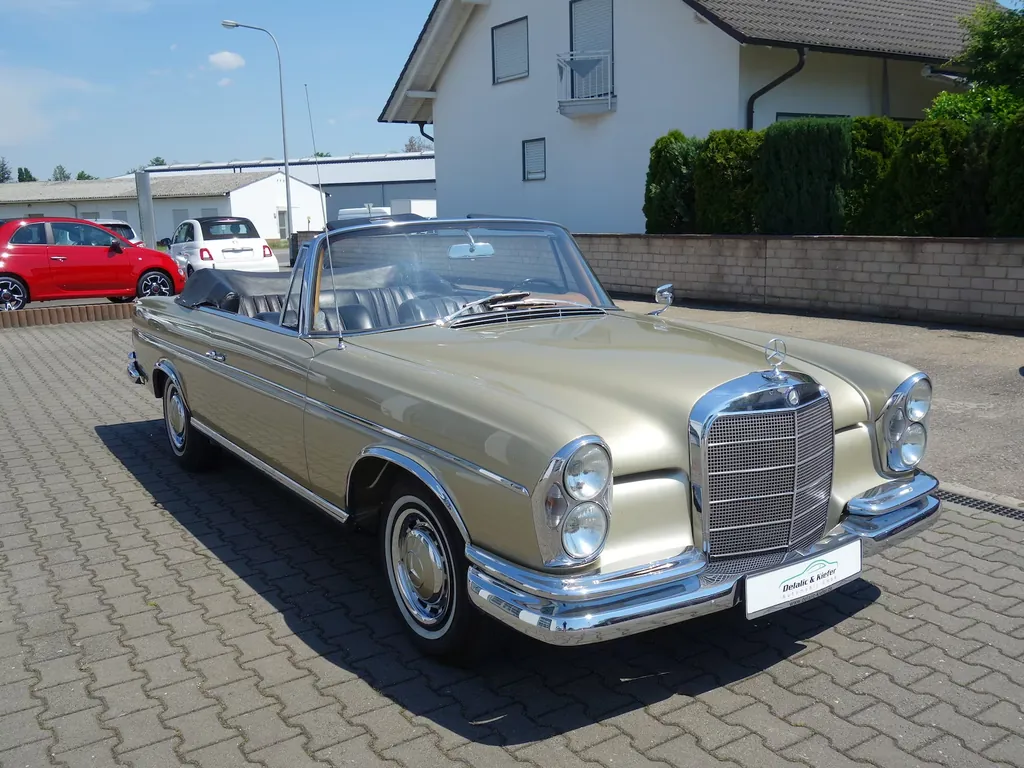 Mercedes-Benz 300