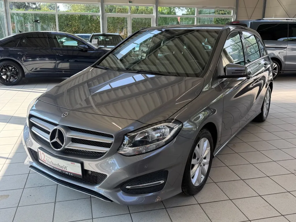 Mercedes-Benz B 180