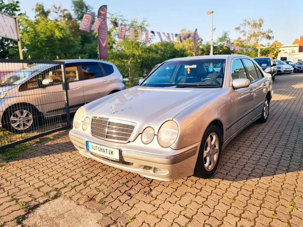 Mercedes-Benz E 240