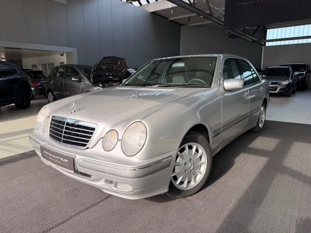 Mercedes-Benz E 240
