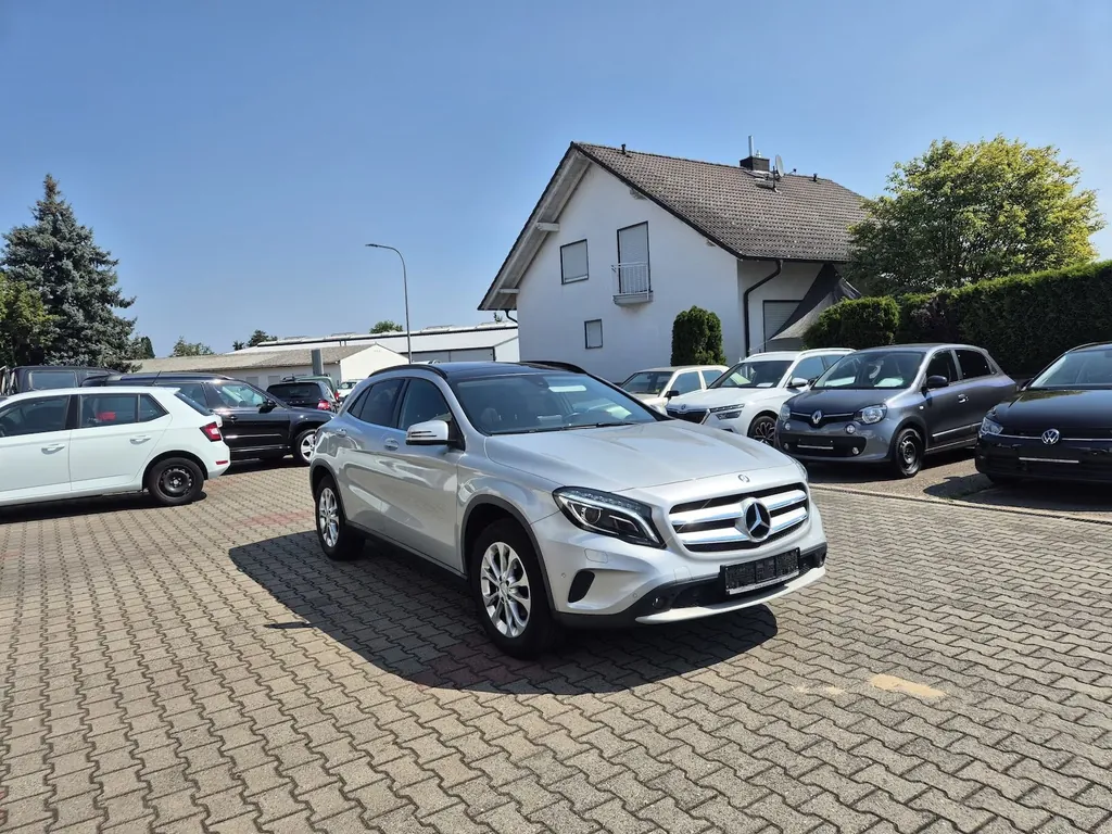 Mercedes-Benz GLA 180