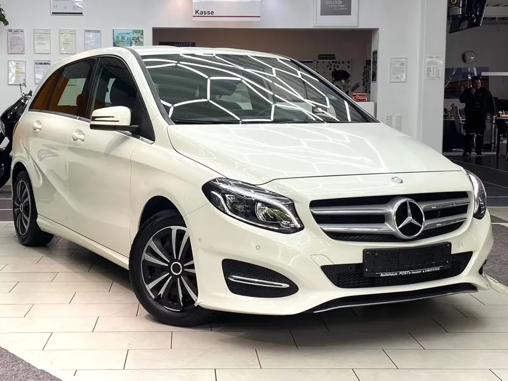 Mercedes-Benz B 180