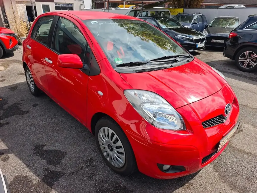 Toyota Yaris Life