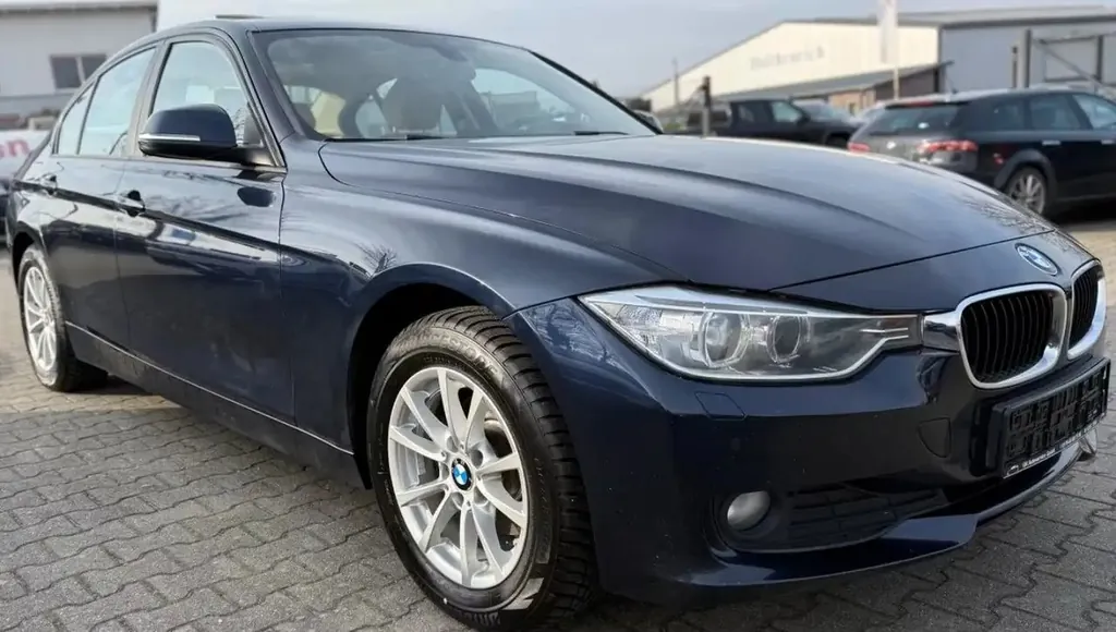 BMW 316 i Luxury Line Scheckheft