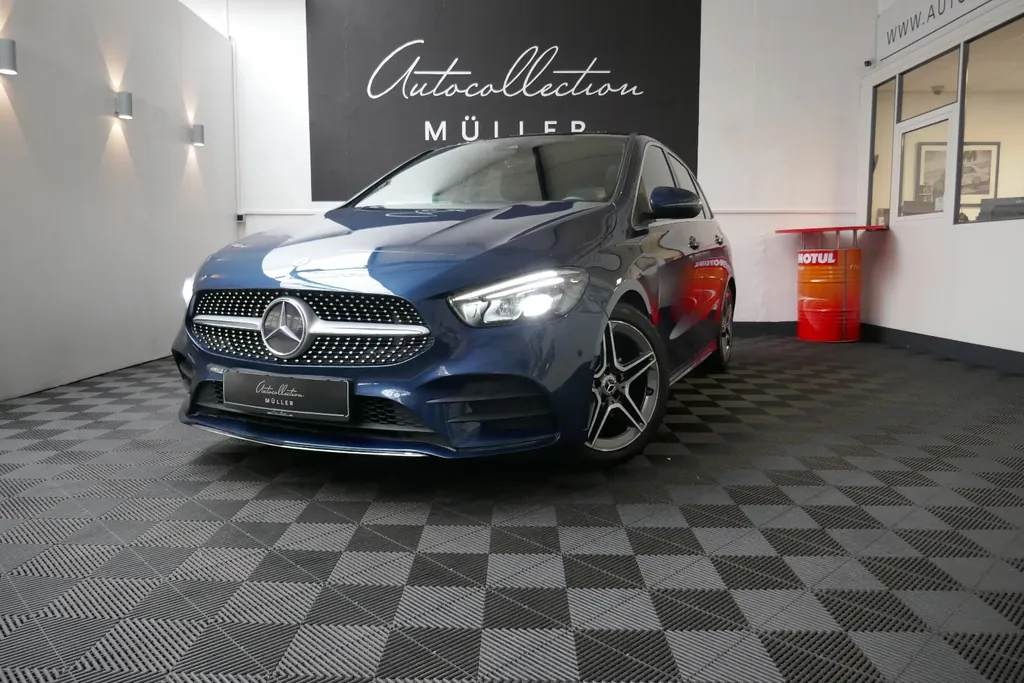 Mercedes-Benz B 180