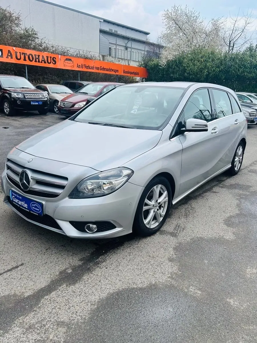 Mercedes-Benz B 180