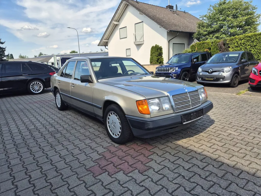 Mercedes-Benz 260