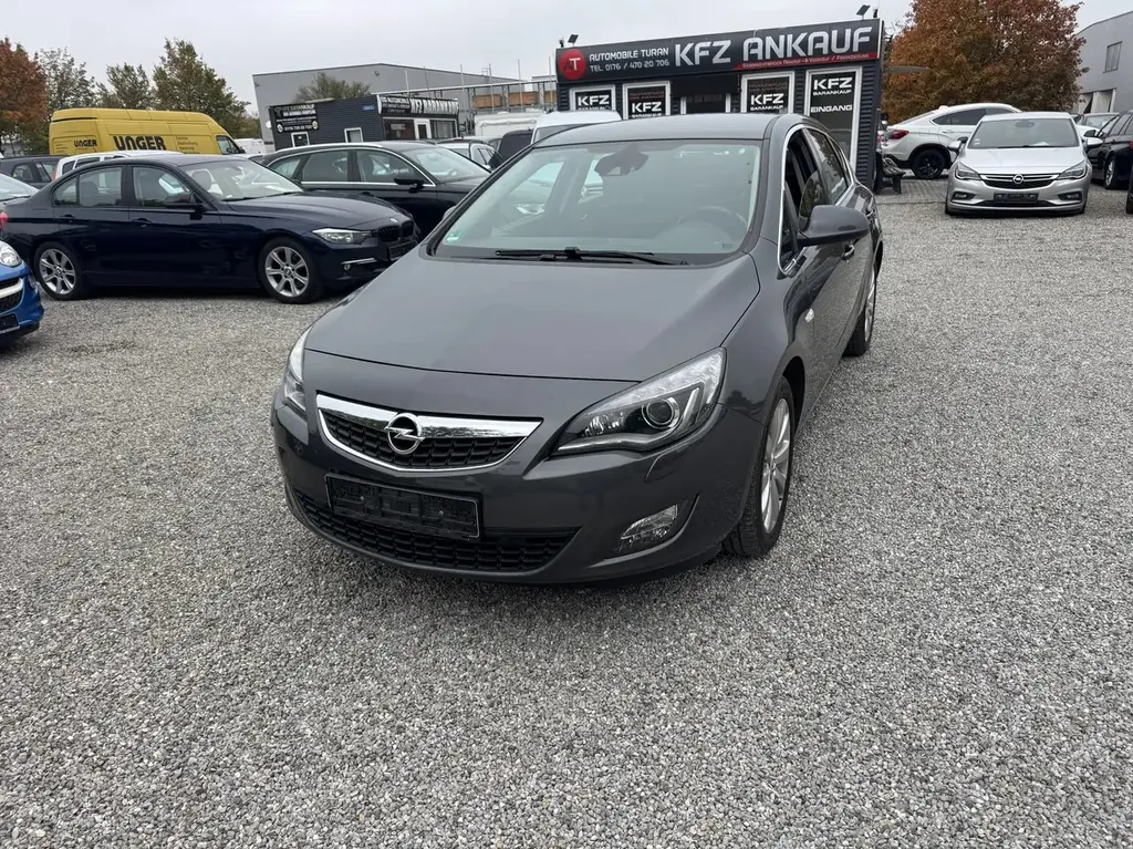 Opel Astra Astra J Lim. 5-trg. Cosmo KLIMA!SITZHEIZUNG!!!AHK!!!