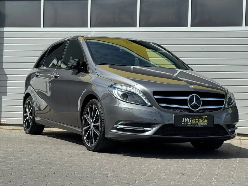 Mercedes-Benz B 180