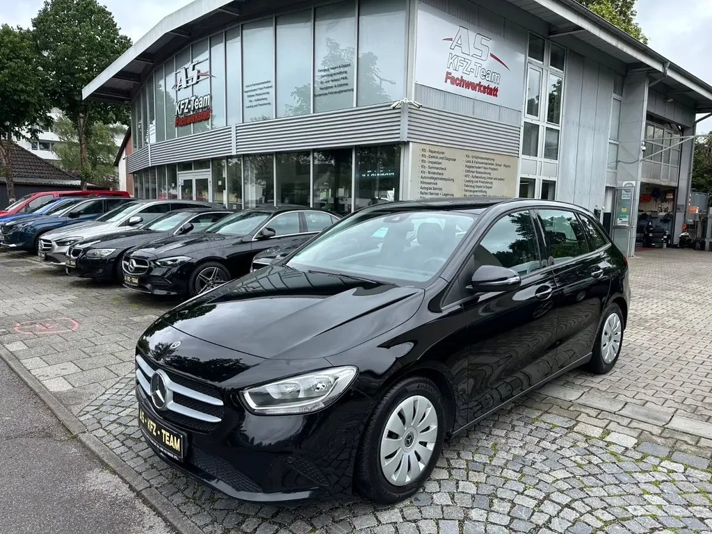 Mercedes-Benz B 200