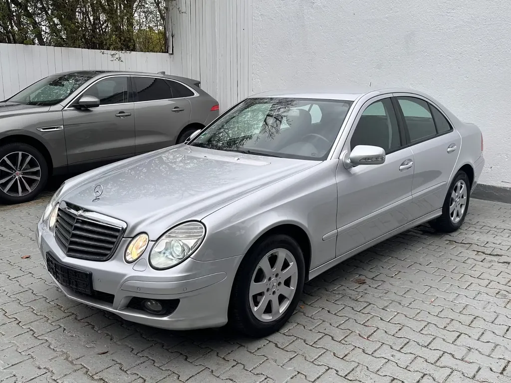 Mercedes-Benz E 230