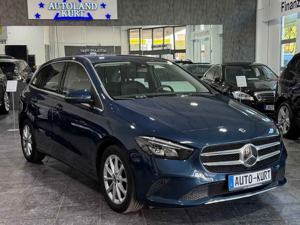 Mercedes-Benz B 180
