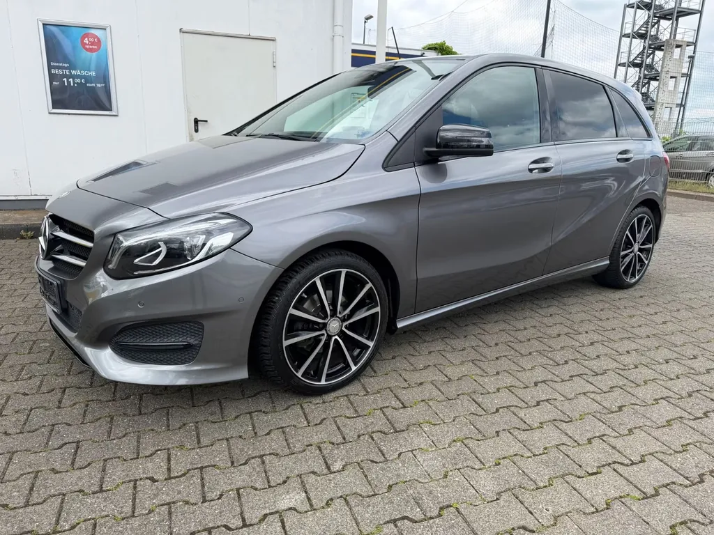Mercedes-Benz B 180