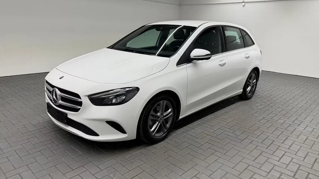 Mercedes-Benz B 180