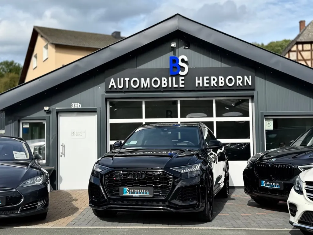 Audi RSQ8