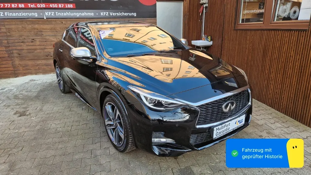 Infiniti Q30