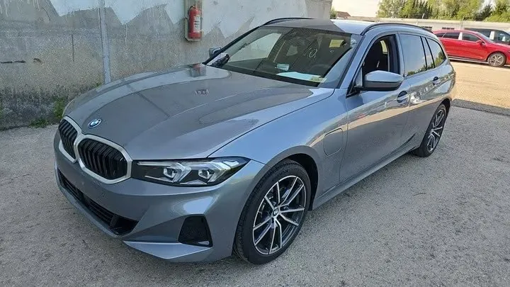 BMW 330