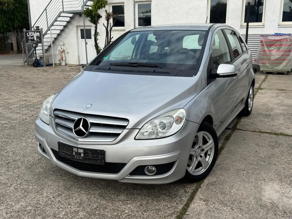 Mercedes-Benz B 180